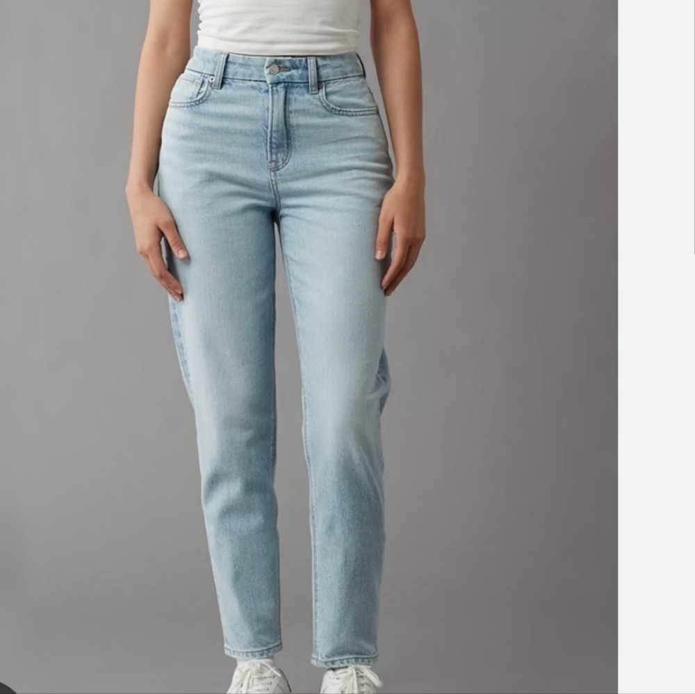 American Eagle light wash Curvy mom jean size 12